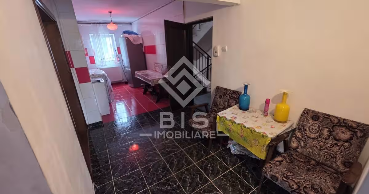 Apartament decomandat cu 3 camere în zona Ștefan cel Mare, Bistrița