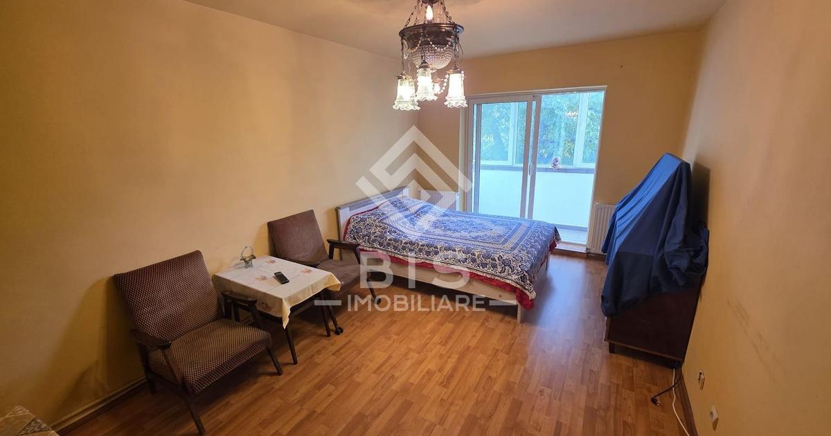 Apartament decomandat cu 3 camere în zona Ștefan cel Mare, Bistrița