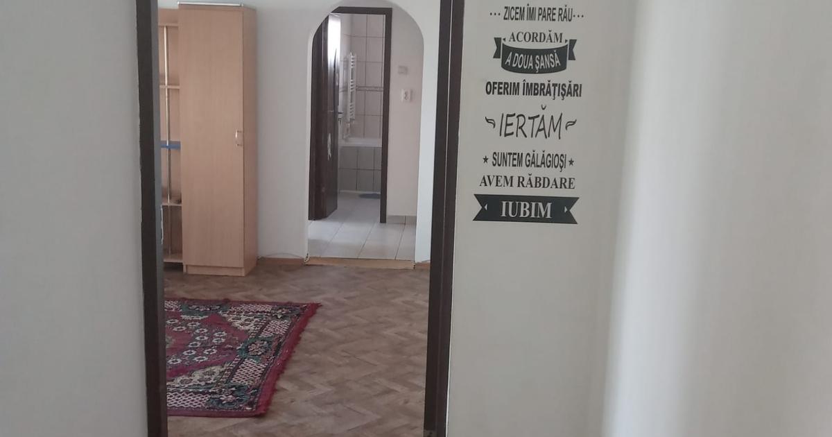 Apartament semidecomandat cu 2 camere în zona Central, Botoșani