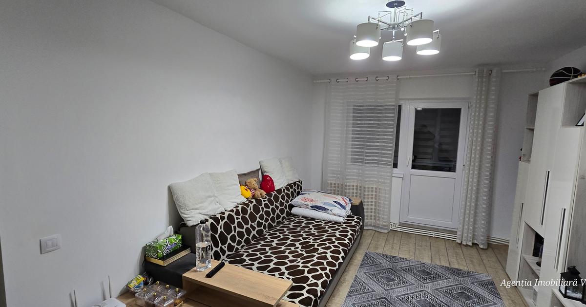 Apartament decomandat cu 3 camere în zona Central, Botoșani