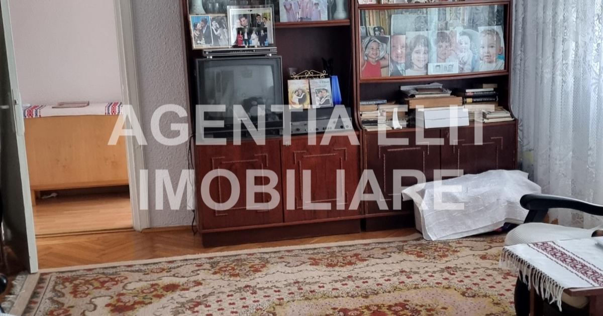 Apartament semidecomandat cu 3 camere în zona Central, Botoșani