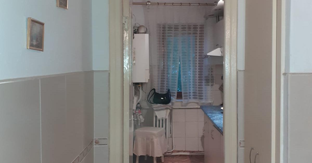 Apartament semidecomandat cu 3 camere în zona Central, Botoșani