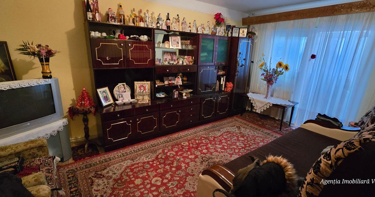 Apartament decomandat cu 3 camere în zona Central, Botoșani