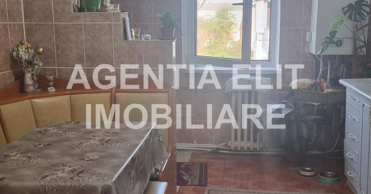 Apartament decomandat cu 4 camere în zona Central, Botoșani