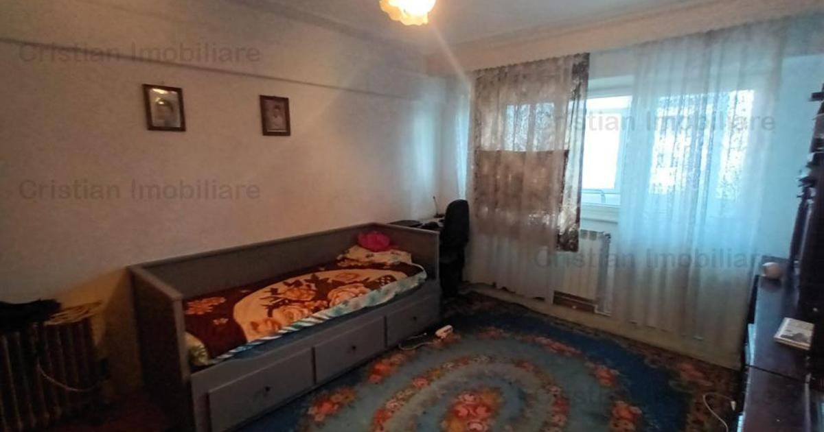 Apartament decomandat cu 3 camere în zona Apollo, Brăila