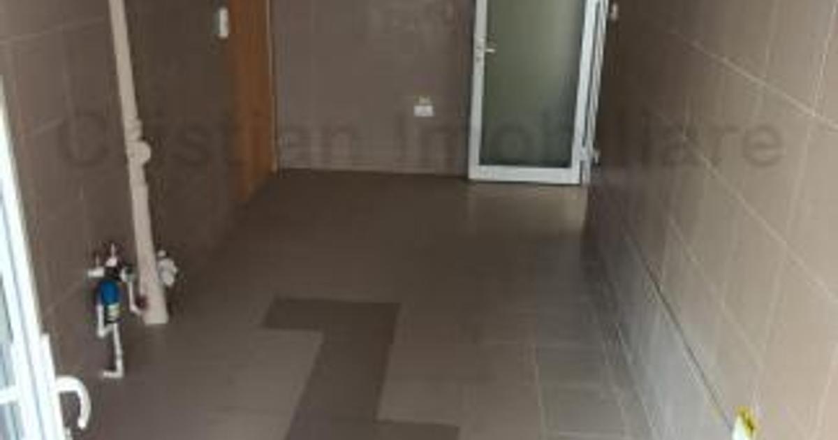 Apartament semidecomandat cu 3 camere în zona Apollo, Brăila