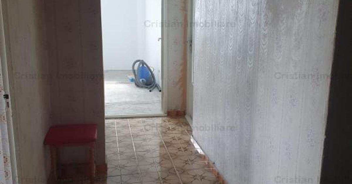 Apartament decomandat cu 3 camere în zona Barieră, Brăila