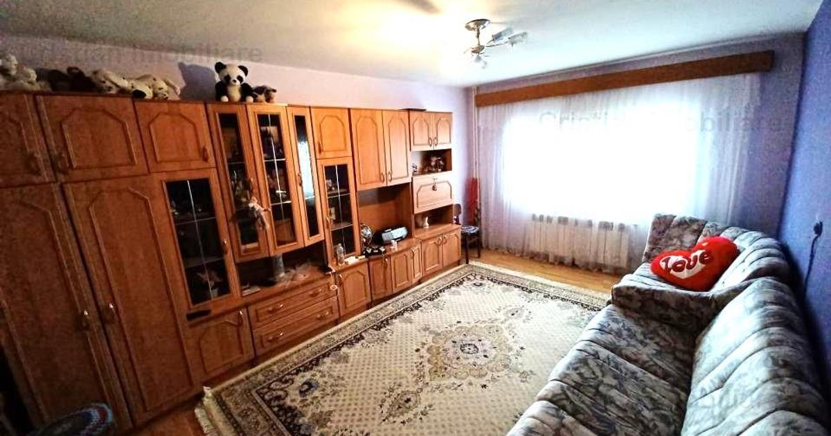 Apartament decomandat cu 3 camere în zona Buzaului, Brăila