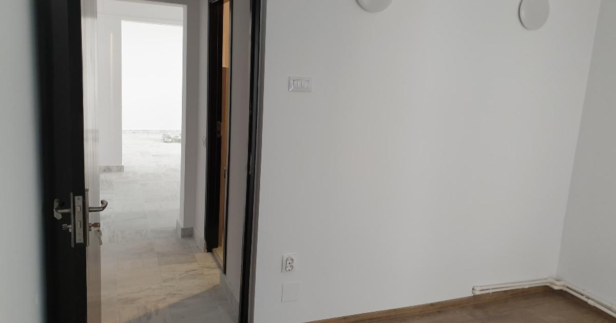 Apartament decomandat cu 3 camere în zona Central, Brăila