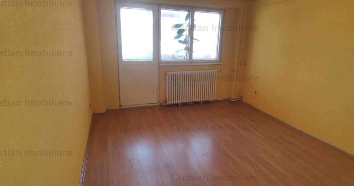 Apartament semidecomandat cu 3 camere în zona Gării, Brăila