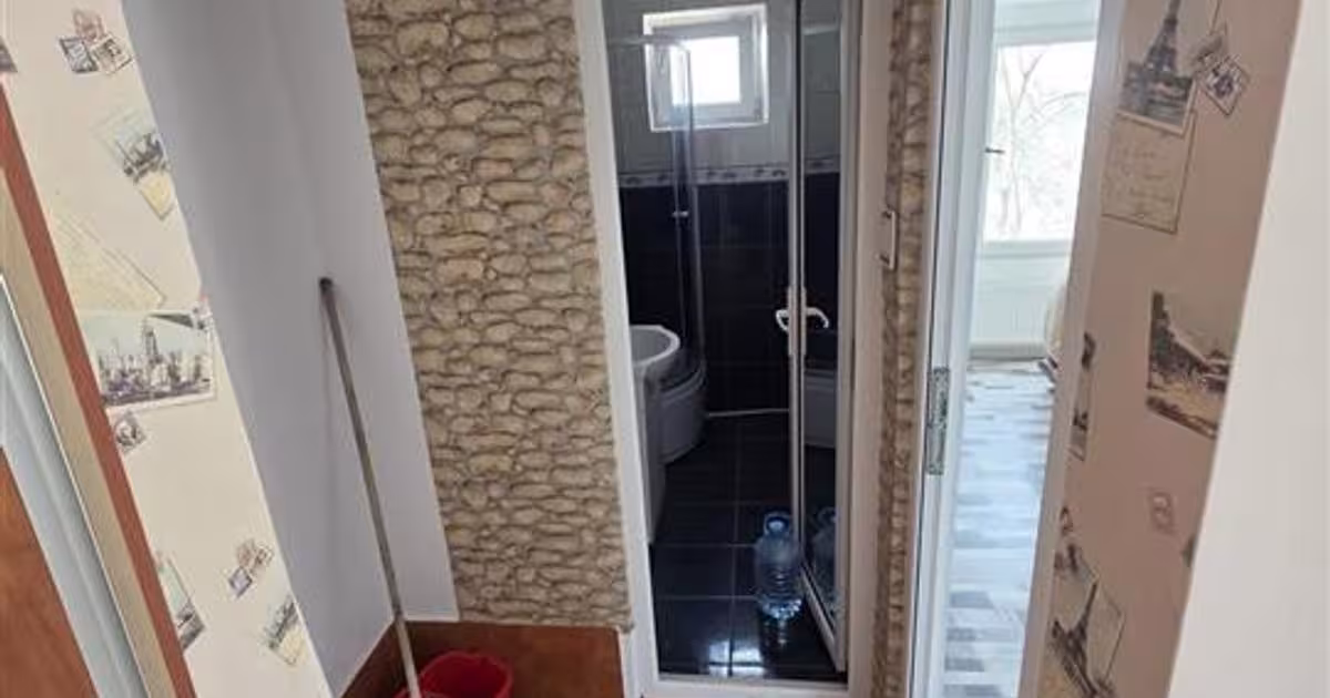 Apartament semidecomandat cu 3 camere în zona Hipodrom, Brăila