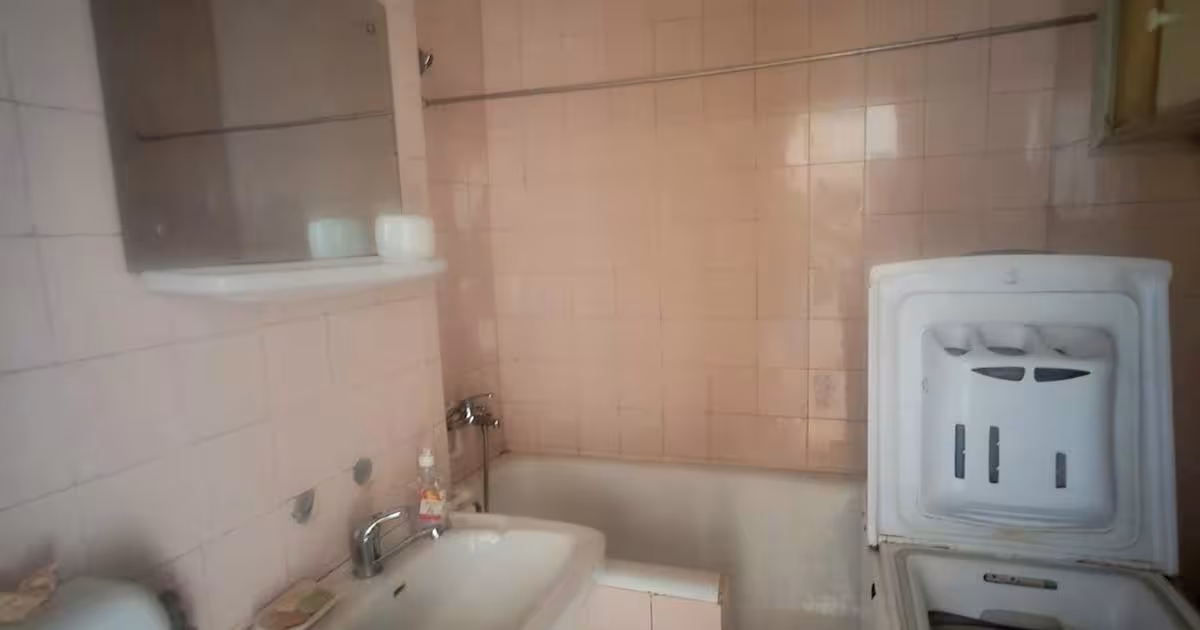 Apartament semidecomandat cu 3 camere în zona Hristo Botev, Brăila
