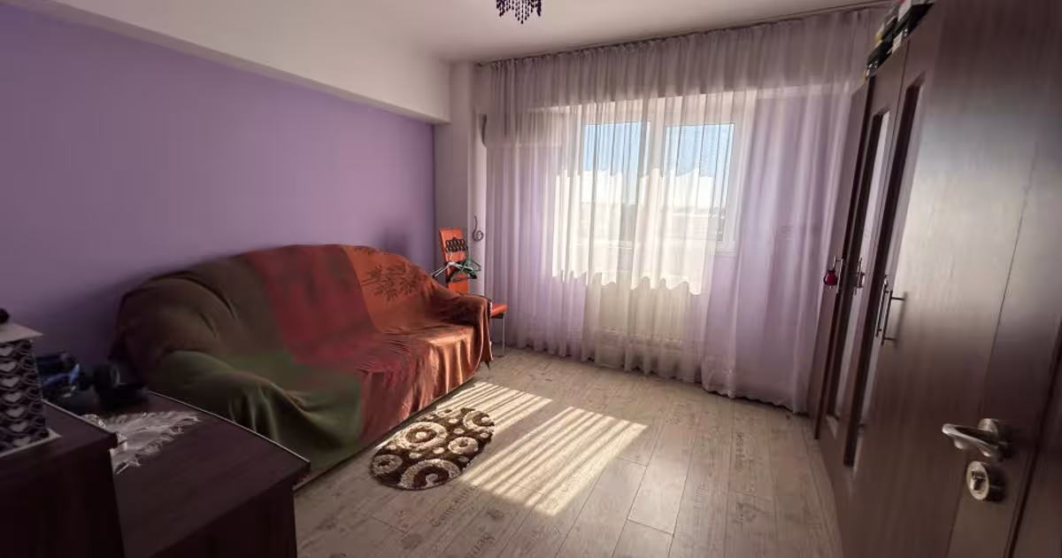 Apartament decomandat cu 3 camere în zona Republicii, Brăila
