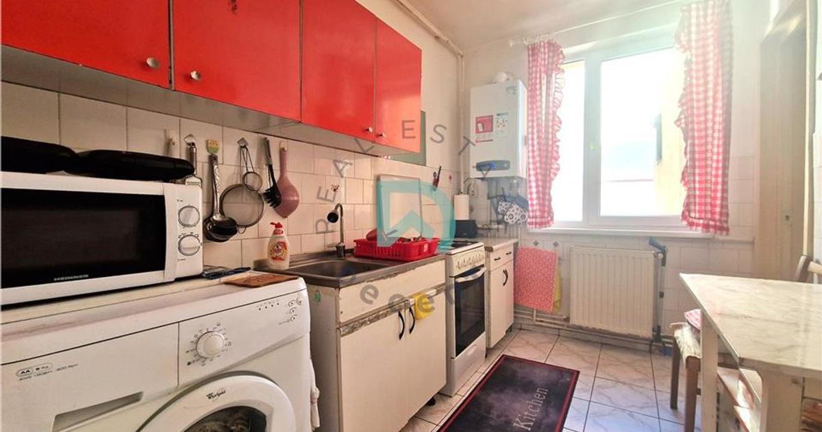 Apartament circular cu 3 camere în zona Astra, Brașov