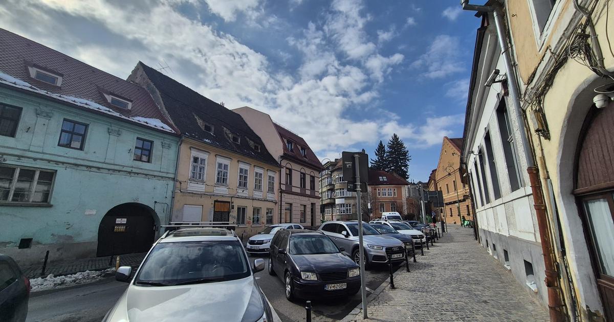 Apartament semidecomandat cu 2 camere în zona Centrul Istoric, Brașov