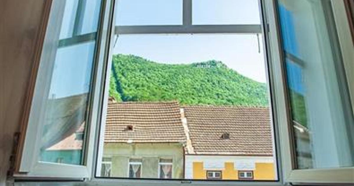 Apartament semidecomandat cu 3 camere în zona Centrul Istoric, Brașov