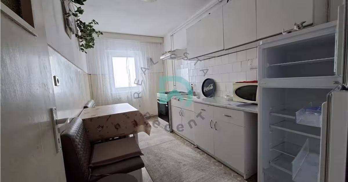 Apartament decomandat cu 3 camere în zona Gemenii, Brașov