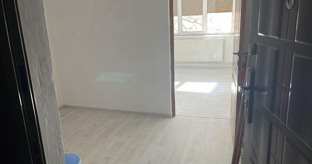 Apartament semidecomandat cu 3 camere în zona 1 Decembrie, Buzău