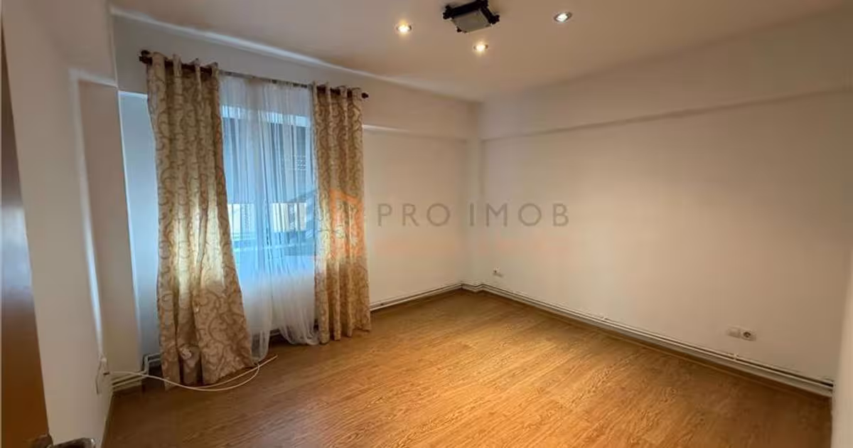 Apartament decomandat cu 4 camere în zona 1 Decembrie, Buzău