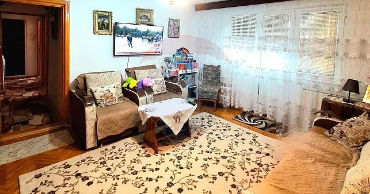 Apartament semidecomandat cu 3 camere în zona Micro 5, Buzău