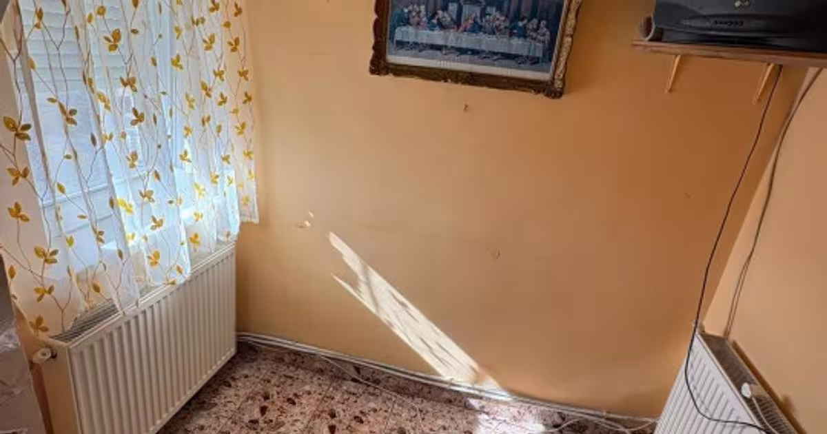 Apartament semidecomandat cu 3 camere în zona Central, Carei