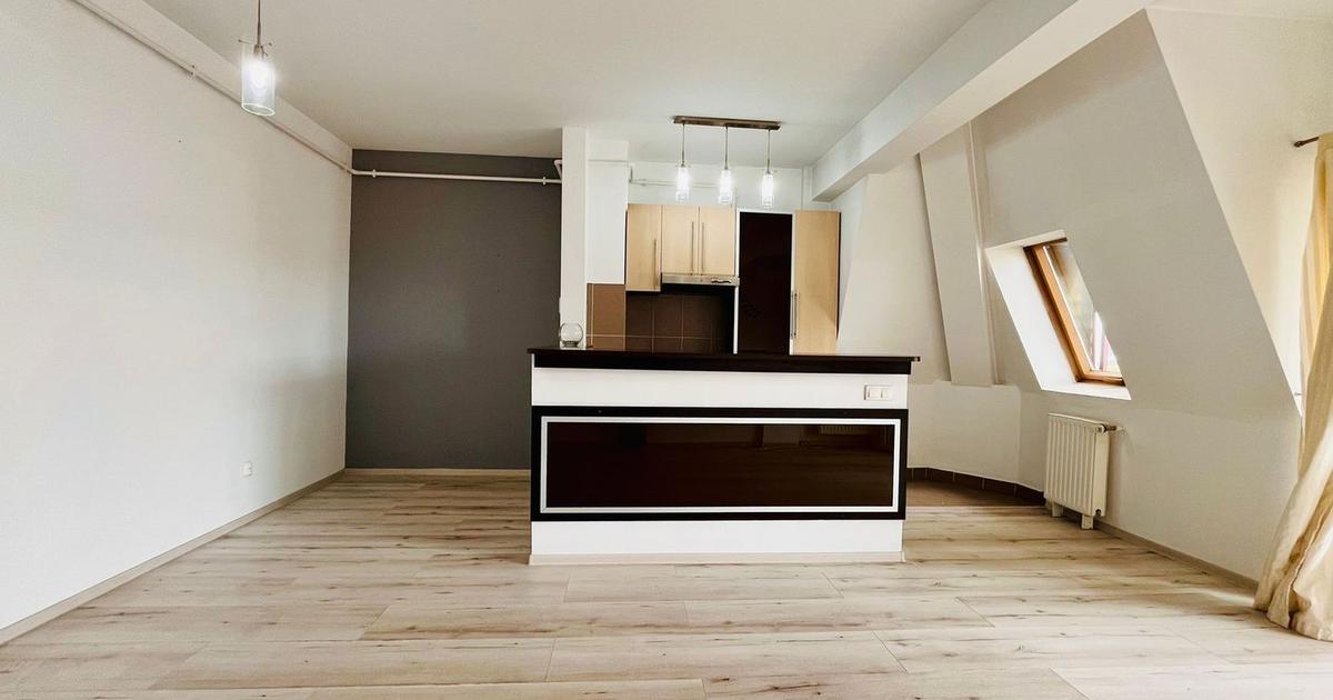 Apartament semidecomandat cu 3 camere în zona Central, Cluj-Napoca