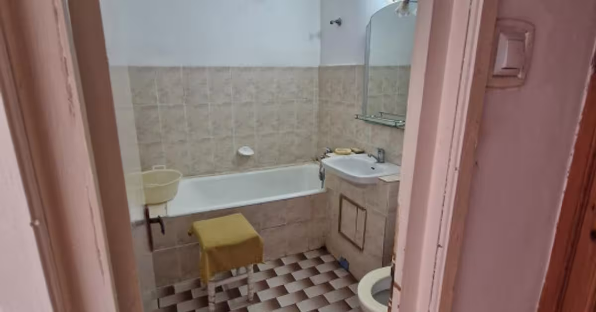Apartament decomandat cu 3 camere în zona Central, Comănești