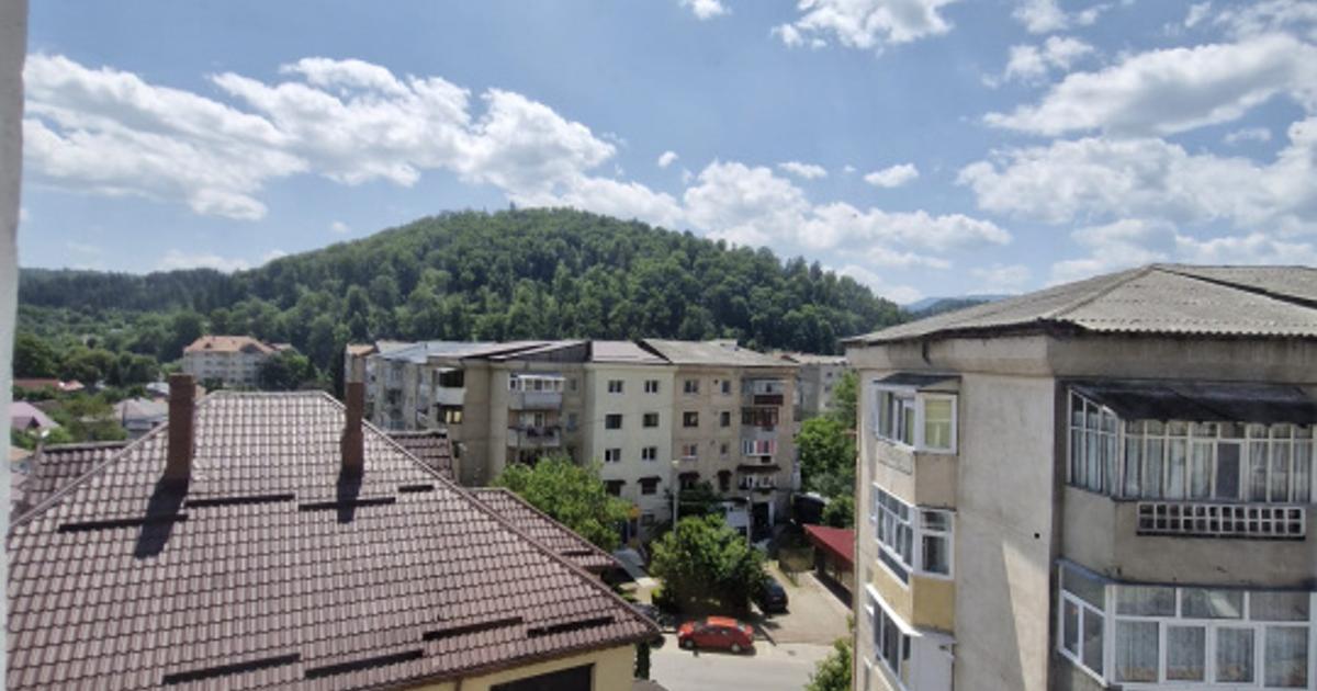 Apartament decomandat cu 3 camere în zona Central, Comănești