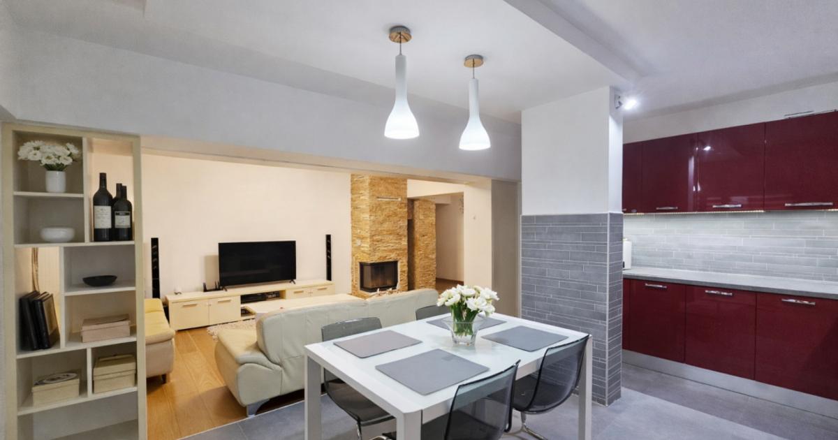 Apartament decomandat cu 3 camere în zona Trocadero, Constanța