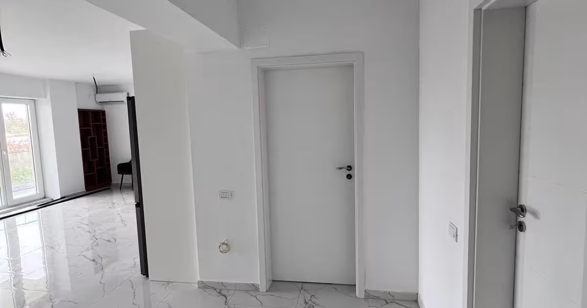 Apartament decomandat cu 2 camere în zona Universitate, Constanța