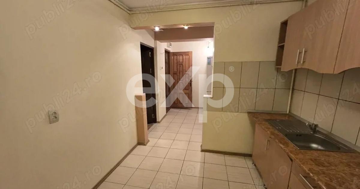 Apartament decomandat cu 2 camere în Costești