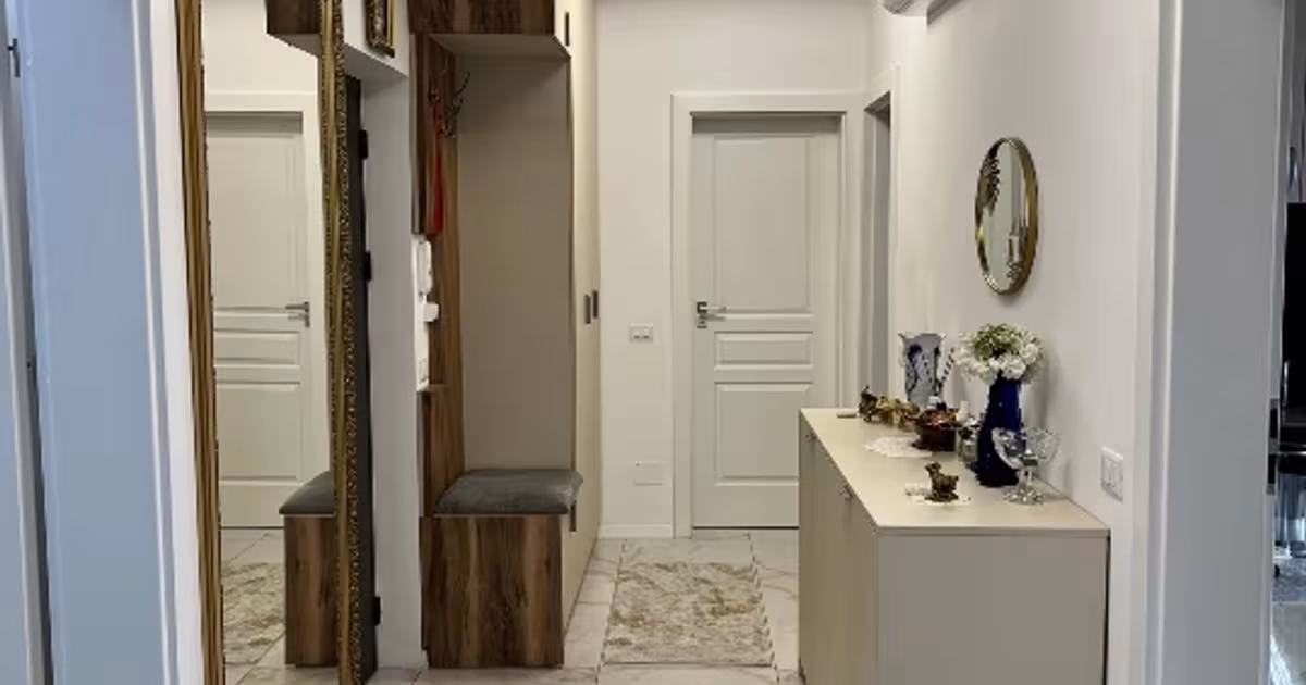 Apartament semidecomandat cu 3 camere în zona 1 Mai, Craiova