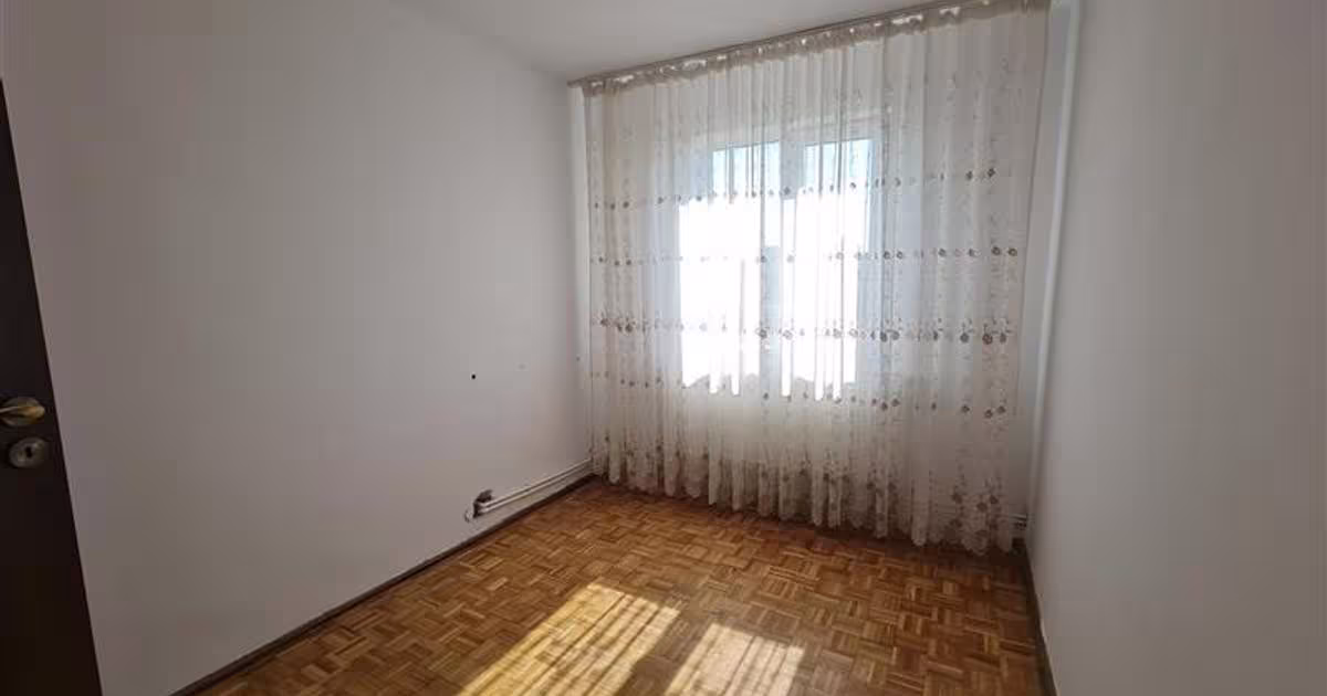Apartament semidecomandat cu 3 camere în zona Craiovița Nouă, Craiova