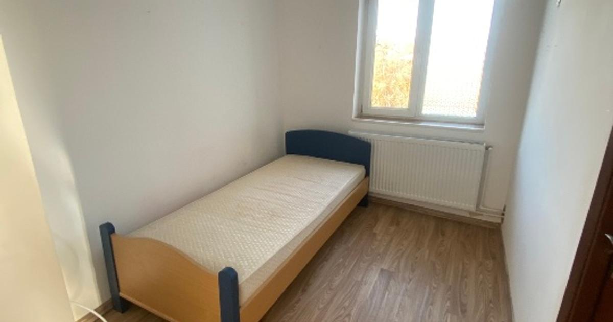 Apartament semidecomandat cu 3 camere în zona Central, Fieni