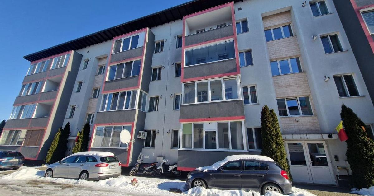 Apartament semidecomandat cu 3 camere în Florești