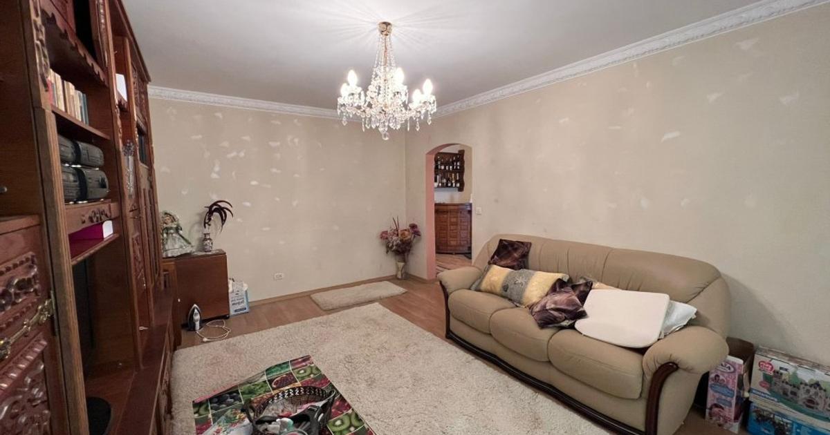 Apartament decomandat cu 3 camere în zona Central, Focșani