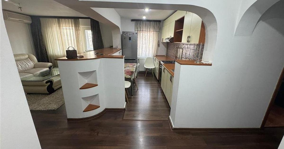 Apartament circular cu 3 camere în zona Central, Focșani