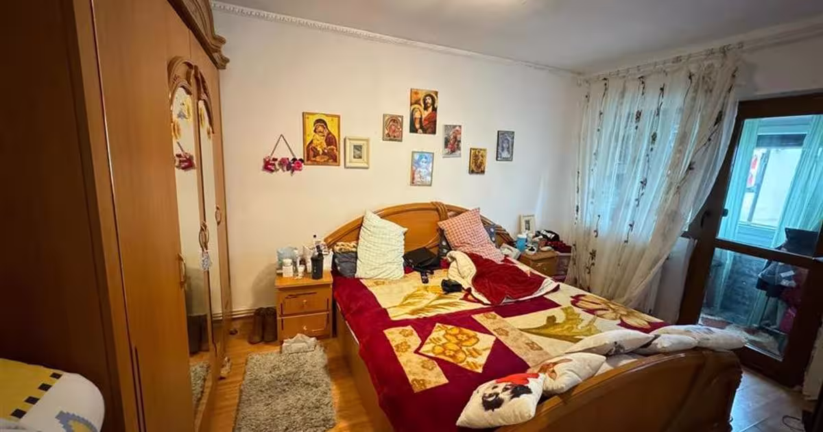 Apartament decomandat cu 3 camere în zona Est, Focșani