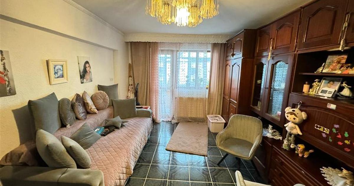 Apartament decomandat cu 3 camere în zona Est, Focșani