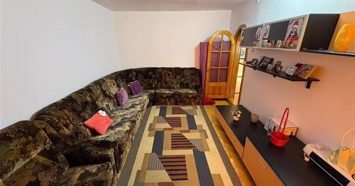 Apartament 3 camere , zona cartier Sud , 52 mp , decomandat ,mobilat