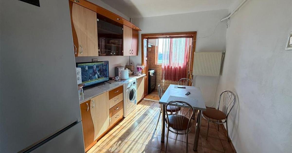 Apartament decomandat cu 3 camere în zona Sud, Focșani