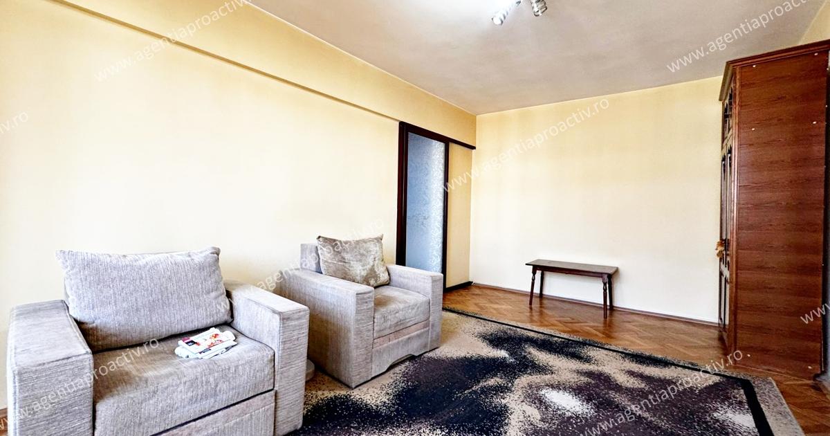 Apartament semidecomandat cu 3 camere în zona Central, Galați