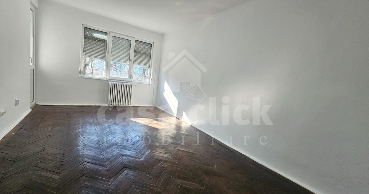 Apartament decomandat cu 3 camere în zona Central, Galați