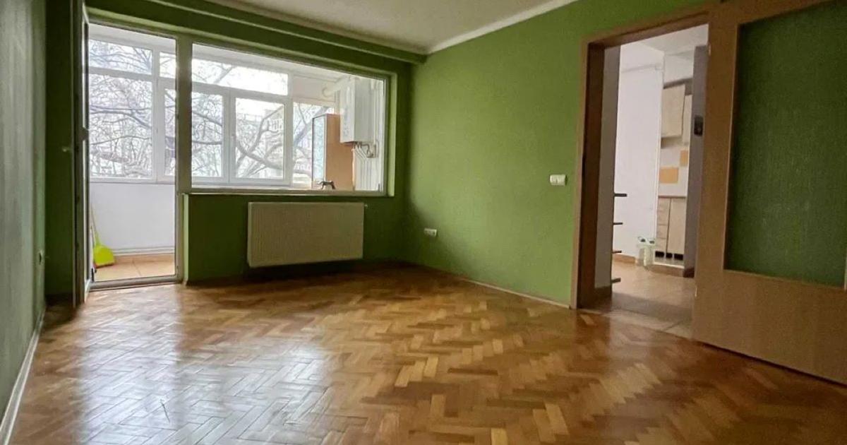 Apartament semidecomandat cu 3 camere în zona Central, Galați