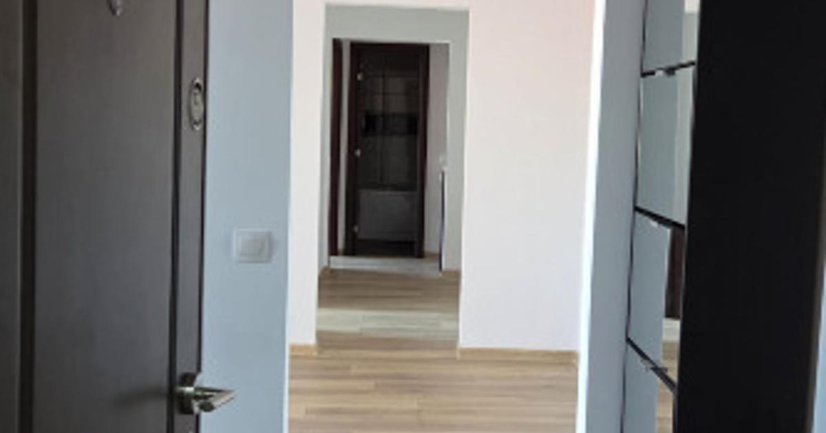 Apartament semidecomandat cu 3 camere în zona Micro 16, Galați