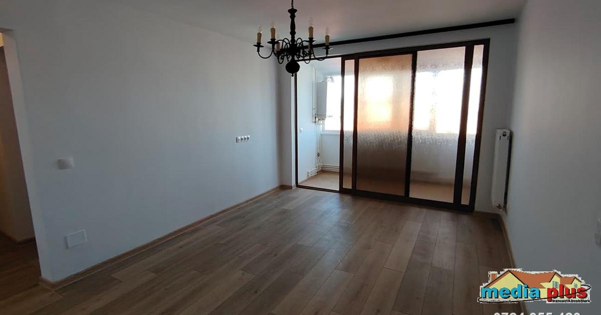 Apartament semidecomandat cu 3 camere în zona Micro 16, Galați
