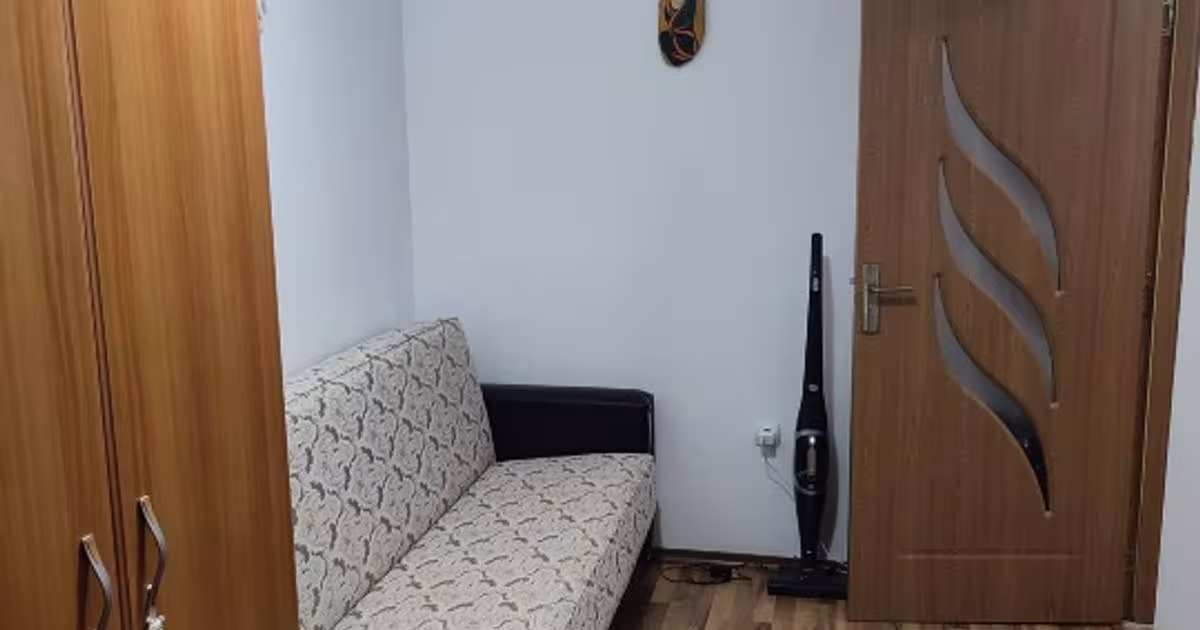 Apartament semidecomandat cu 3 camere în zona Micro 17, Galați