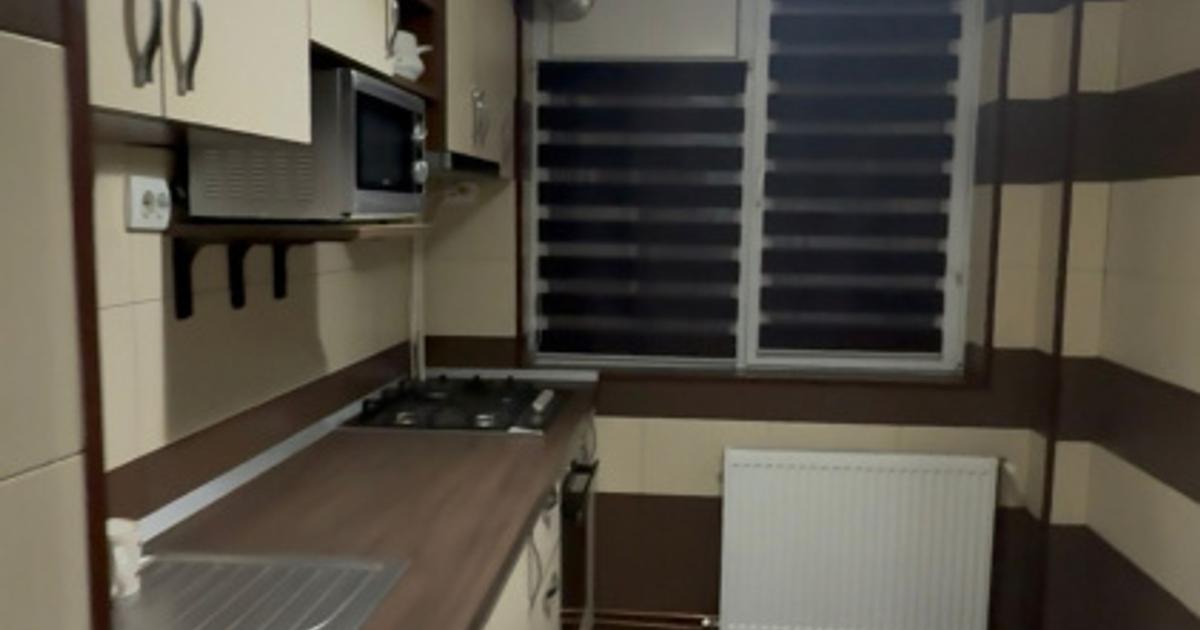 Apartament semidecomandat cu 3 camere în zona Micro 17, Galați