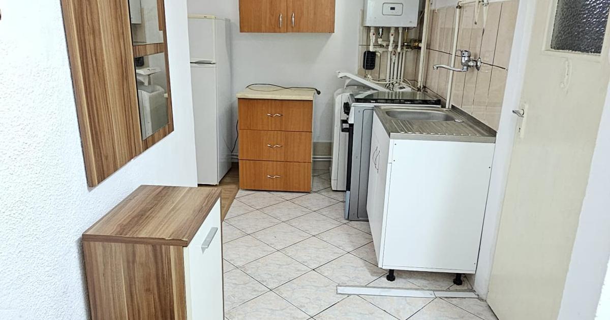 Apartament semidecomandat cu 2 camere în zona Micro 19, Galați