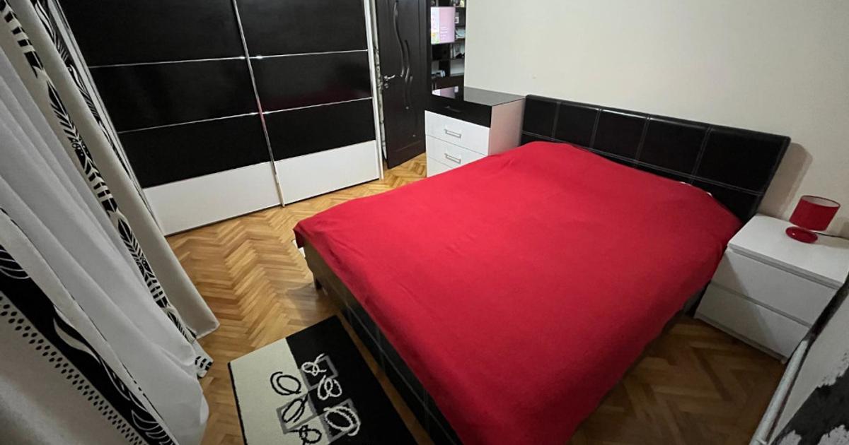 Apartament semidecomandat cu 3 camere în zona Micro 19, Galați